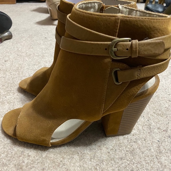 Brown heels - Picture 2 of 4